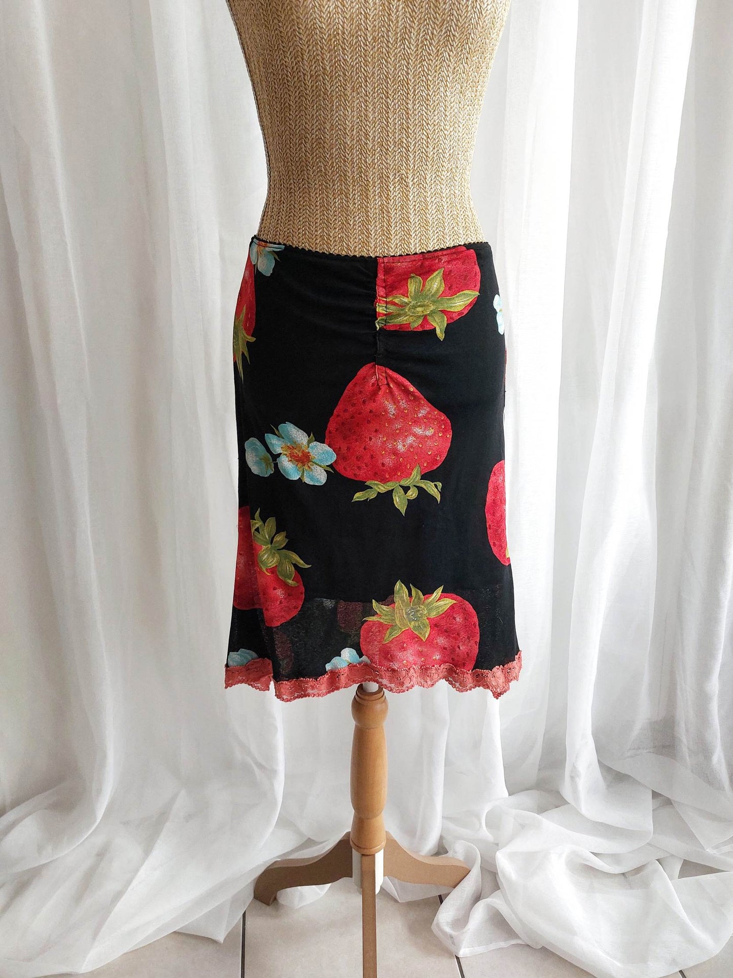 SAFRAN Red camisole with patterns and embroidery Size 36/38