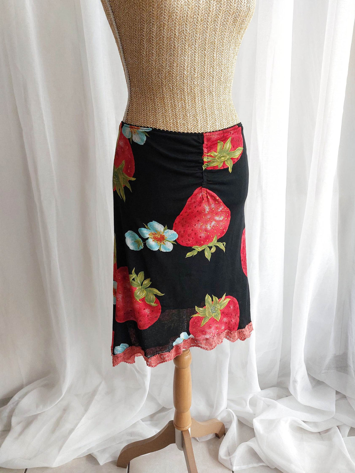 SAFRAN Red camisole with patterns and embroidery Size 36/38