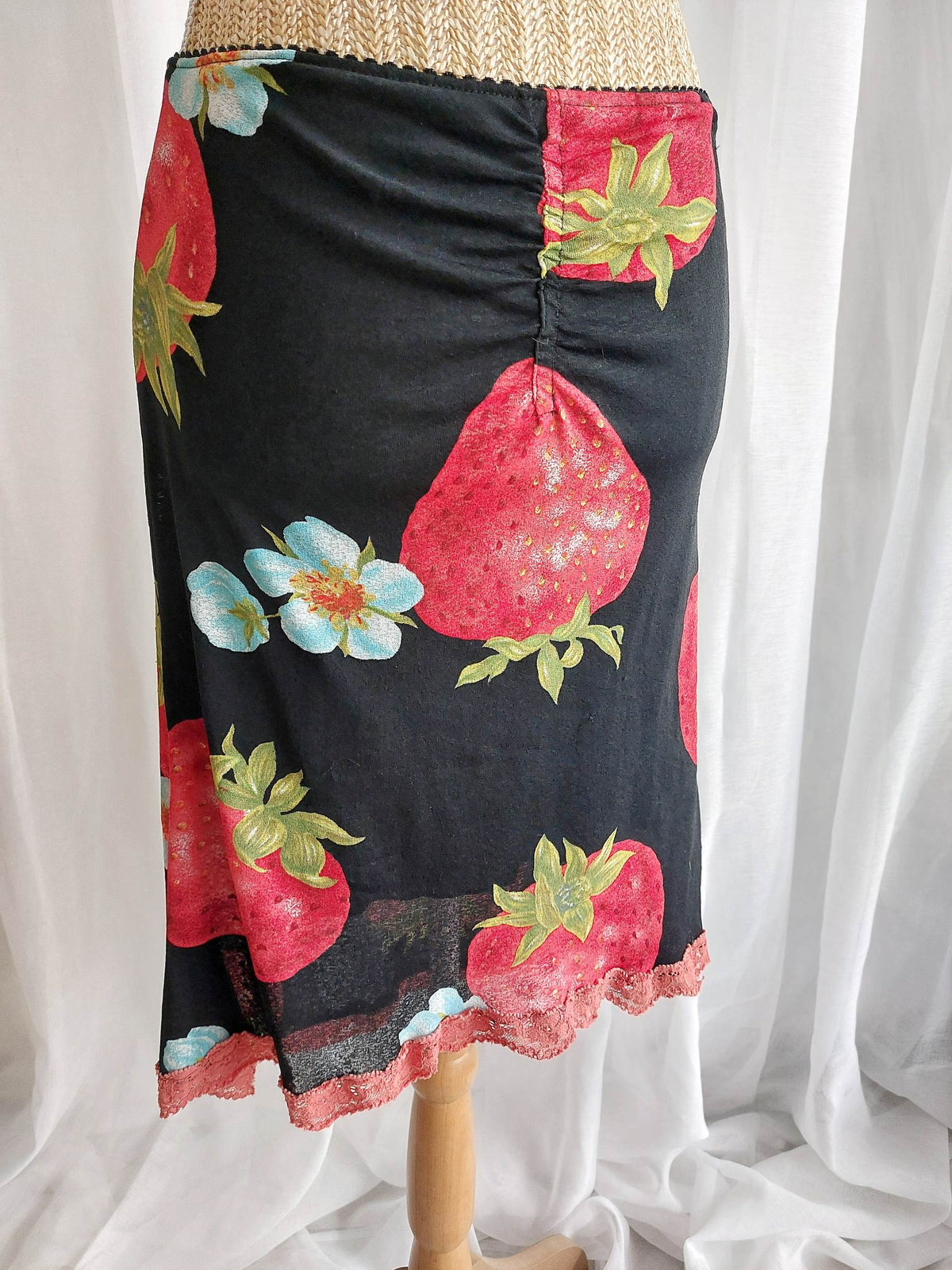 SAFRAN Red camisole with patterns and embroidery Size 36/38
