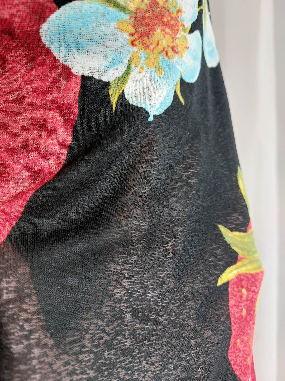 SAFRAN Red camisole with patterns and embroidery Size 36/38