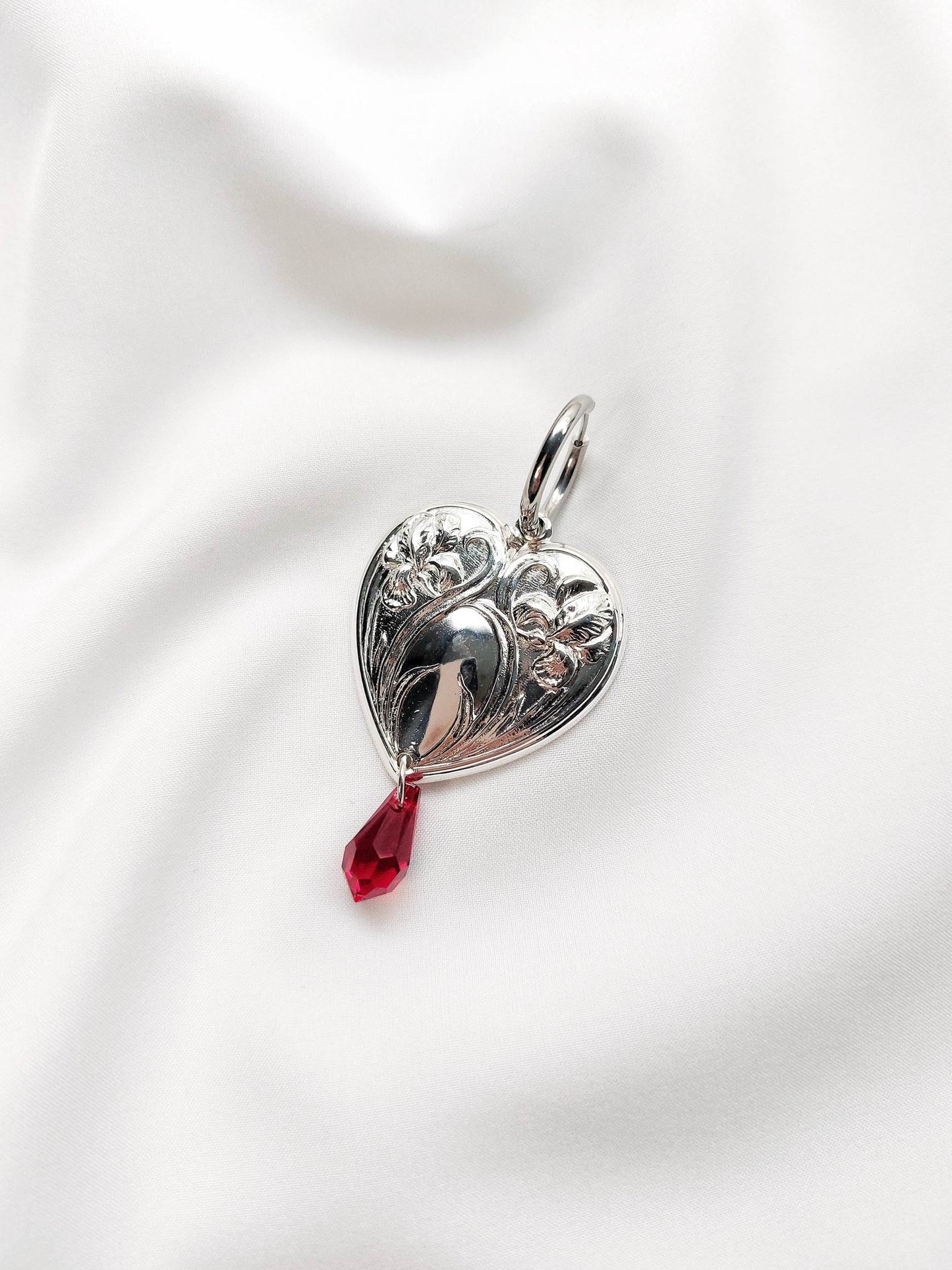 TENTATION single-loop silver heart