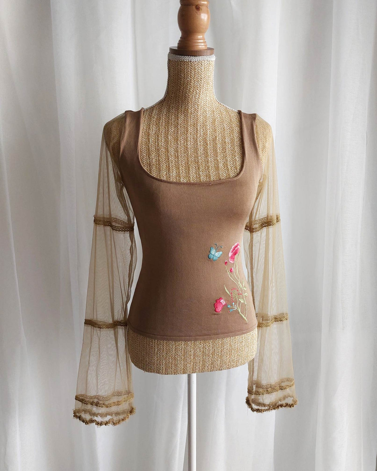 TITANIA top à manches longues et broderies T.34/36