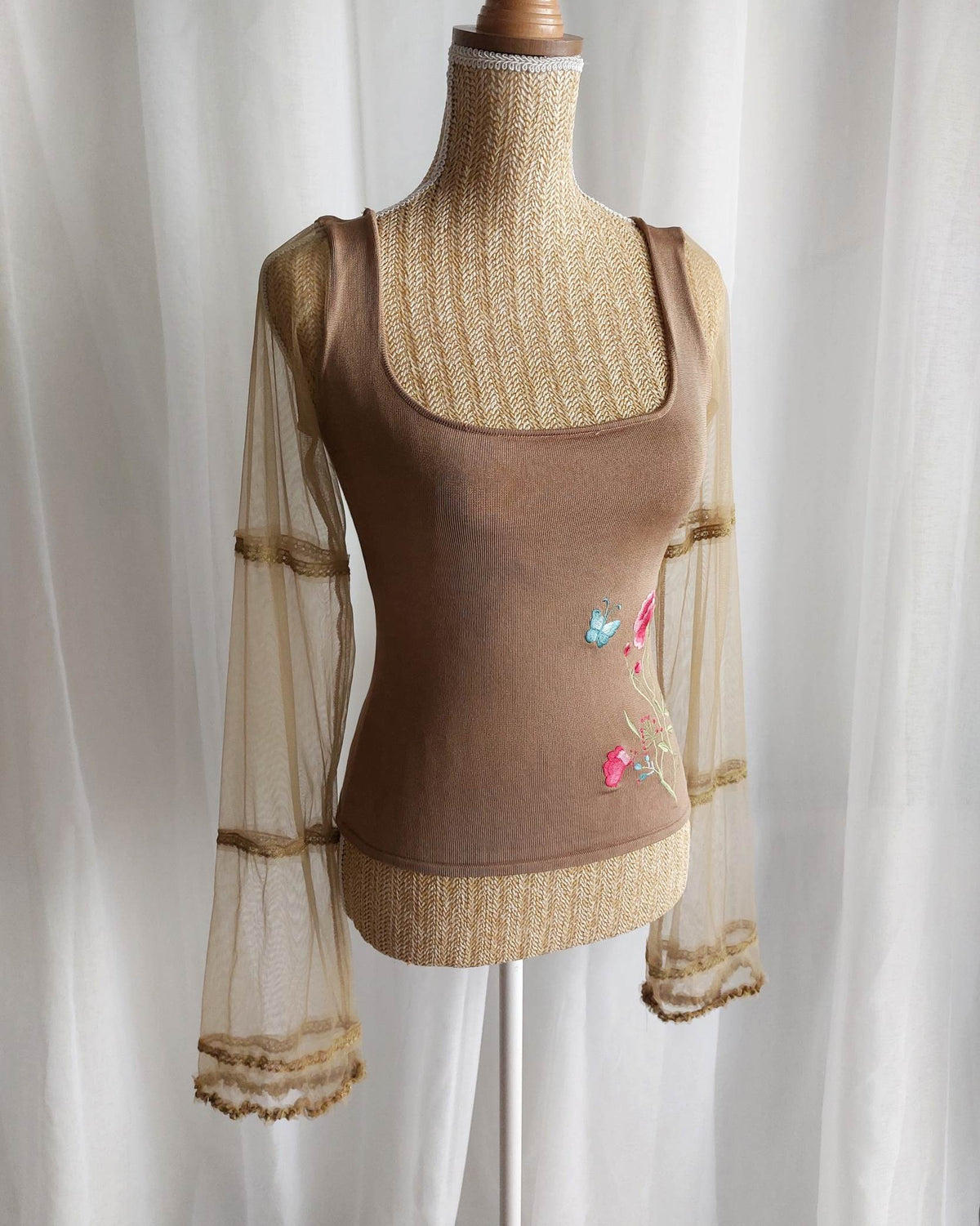 TITANIA top à manches longues et broderies T.34/36