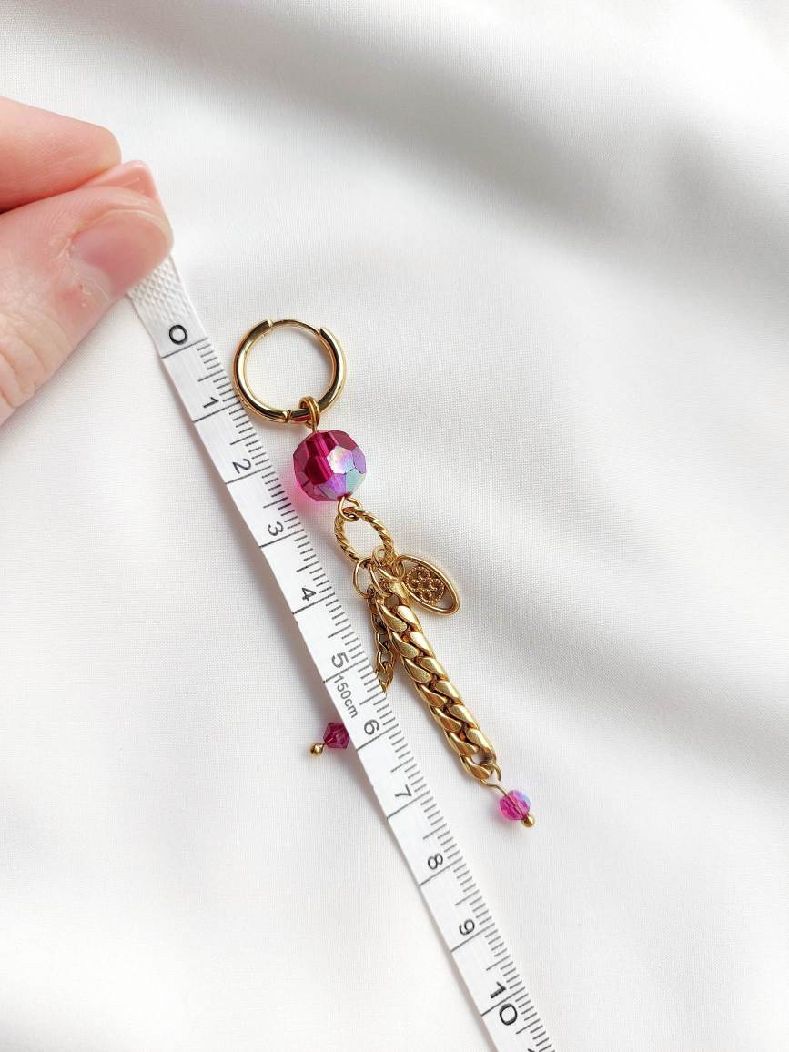 GOLD-TONE AND FUCHSIA SINGLE EARRING FIND