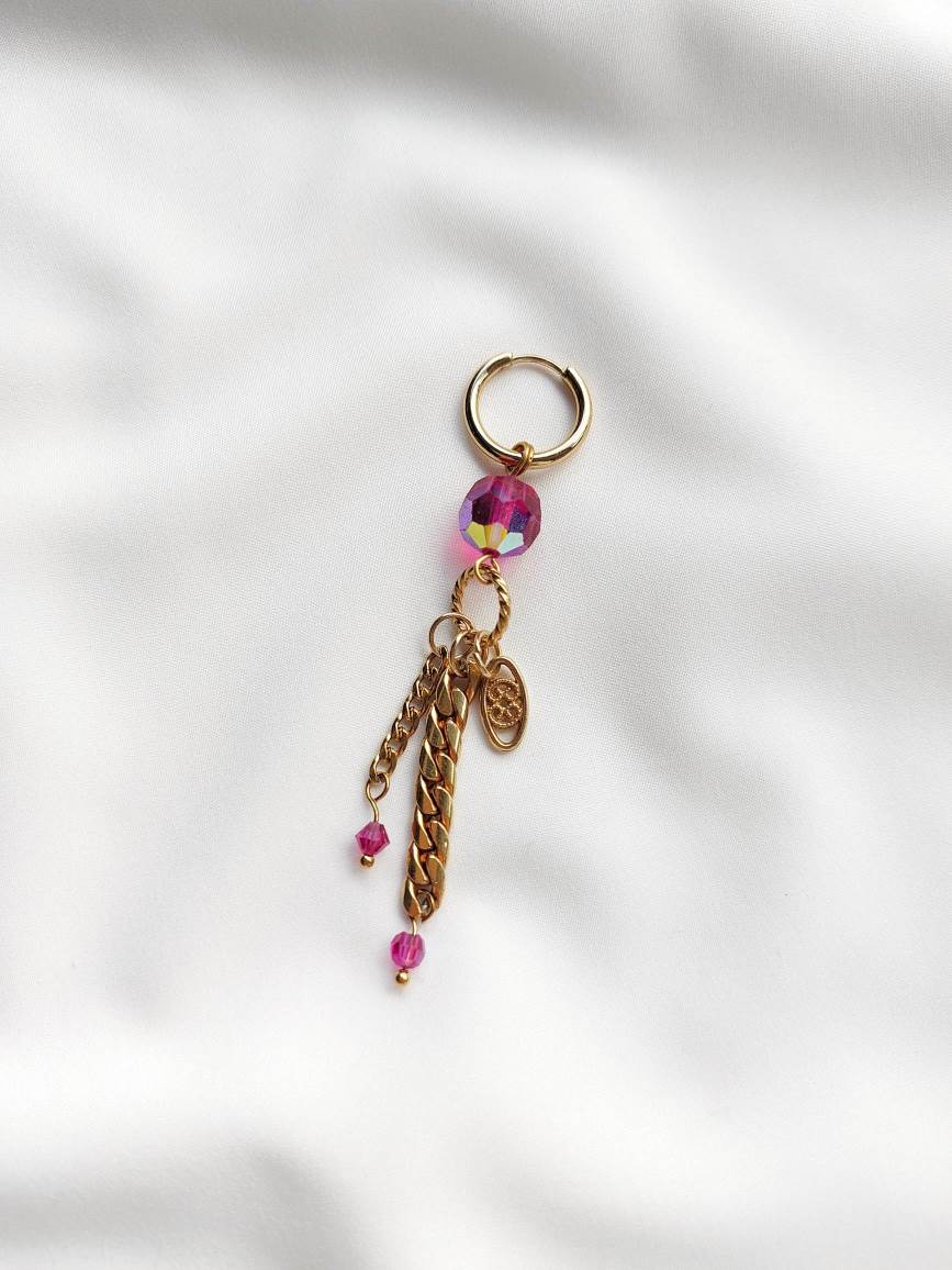 GOLD-TONE AND FUCHSIA SINGLE EARRING FIND