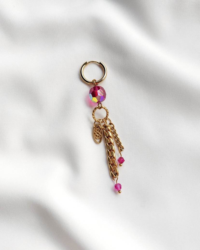 GOLD-TONE AND FUCHSIA SINGLE EARRING FIND