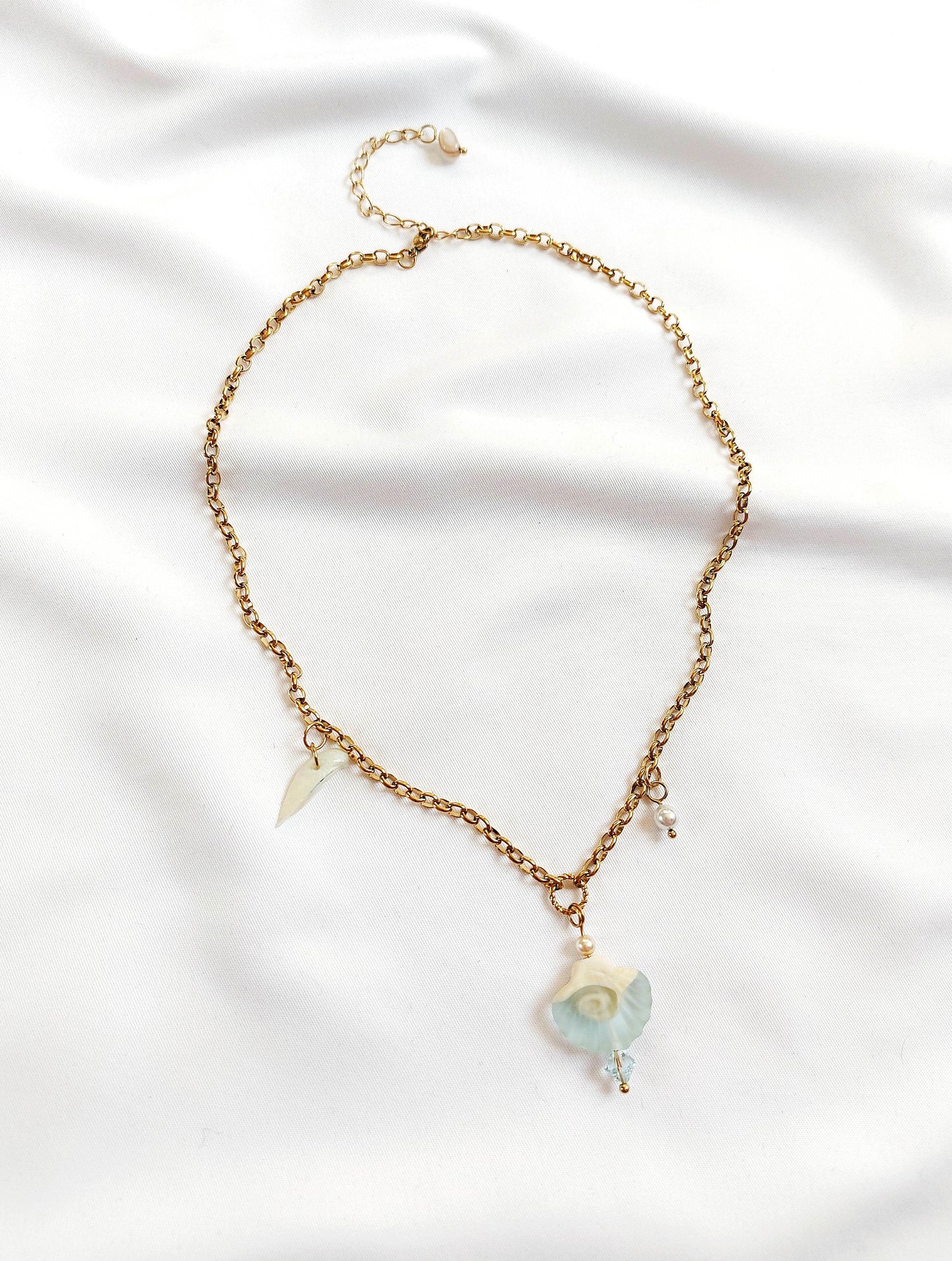 VARUNA Shell Pendant Necklace