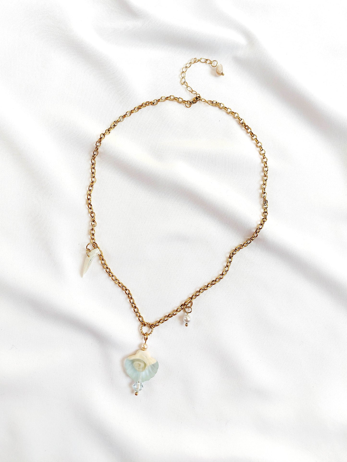VARUNA Shell Pendant Necklace