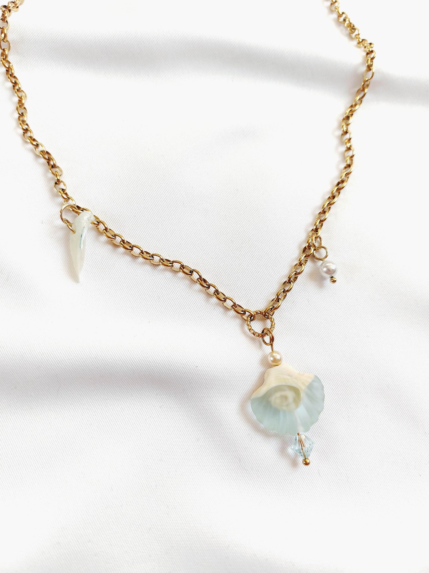 VARUNA Shell Pendant Necklace
