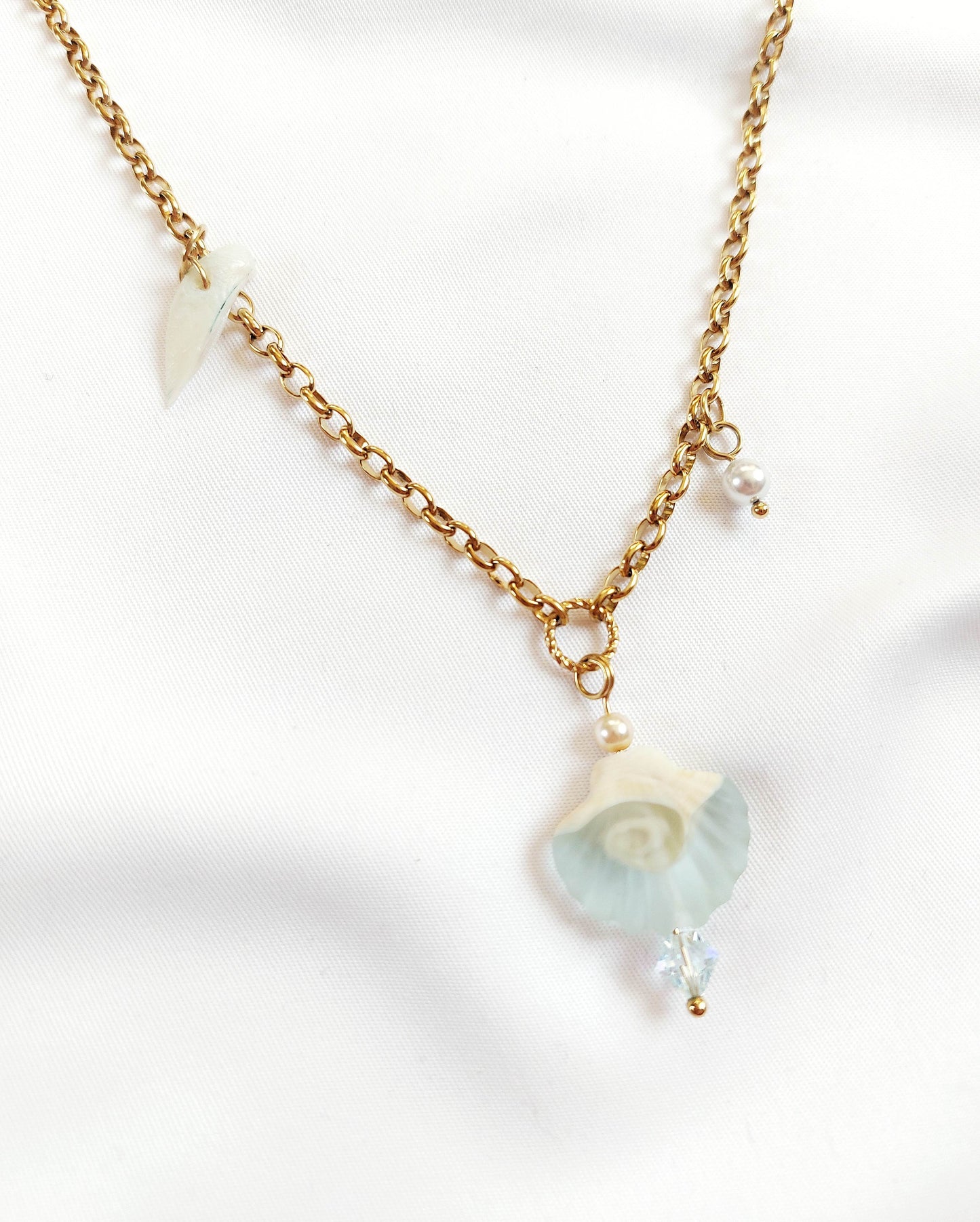 VARUNA Shell Pendant Necklace