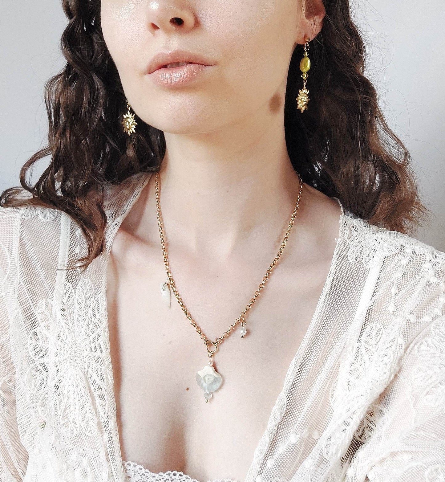 VARUNA Shell Pendant Necklace
