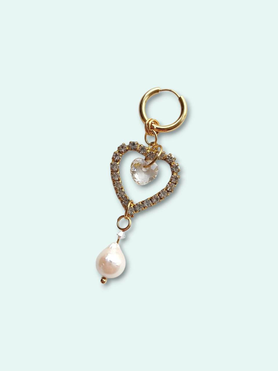 ARIANA heart and pearl single hoop earring
