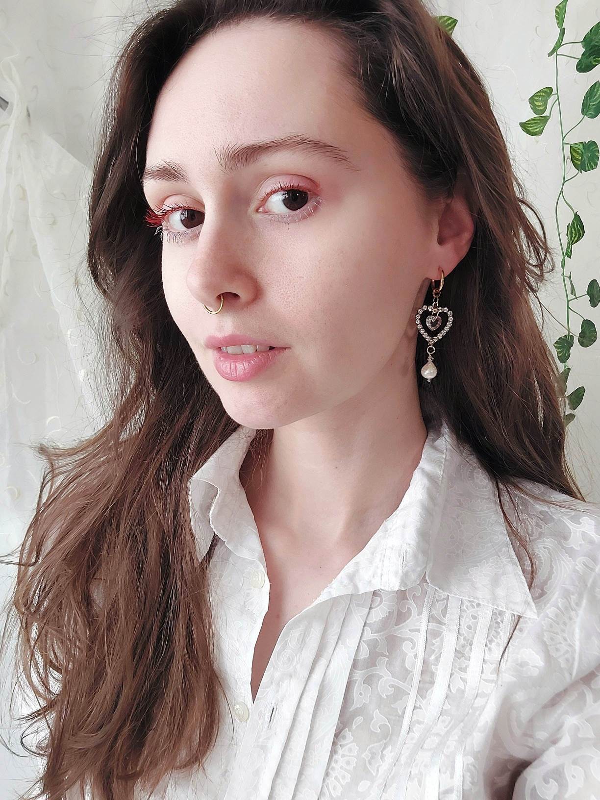 ARIANA heart and pearl single hoop earring