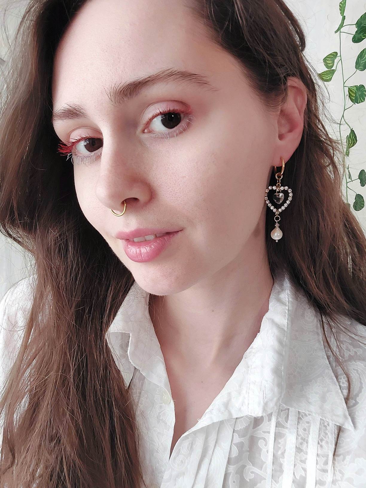 ARIANA heart and pearl single hoop earring