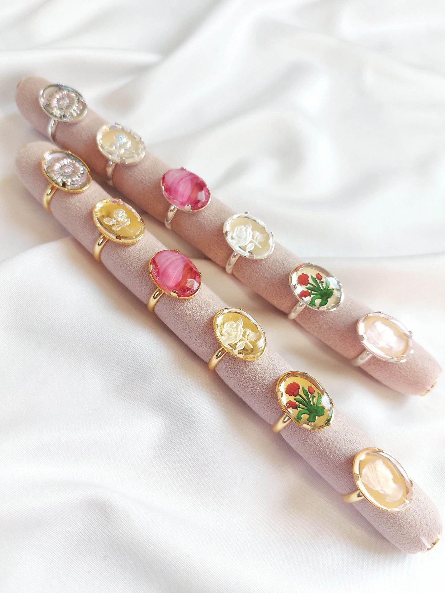 Adjustable gold ring with pink cabochon
