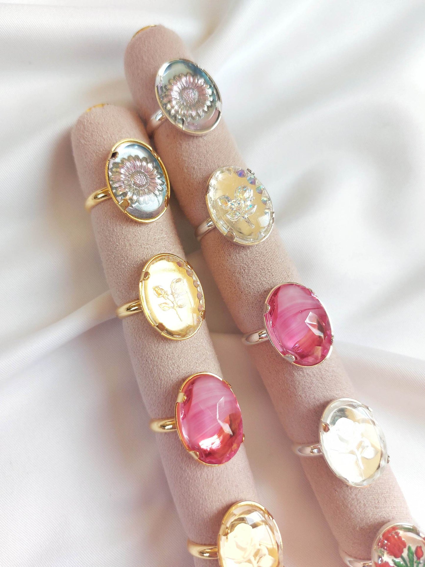 Adjustable gold-plated blue daisy ring