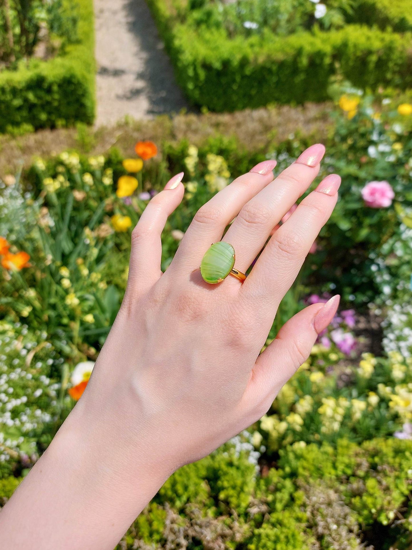 Adjustable gold-plated ring with green cabochon